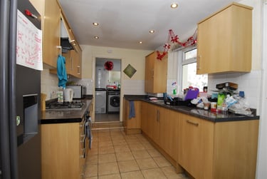 4 bed house, 21 Southern Terrace, Mutley, Plymouth, PL47LS - Image 1